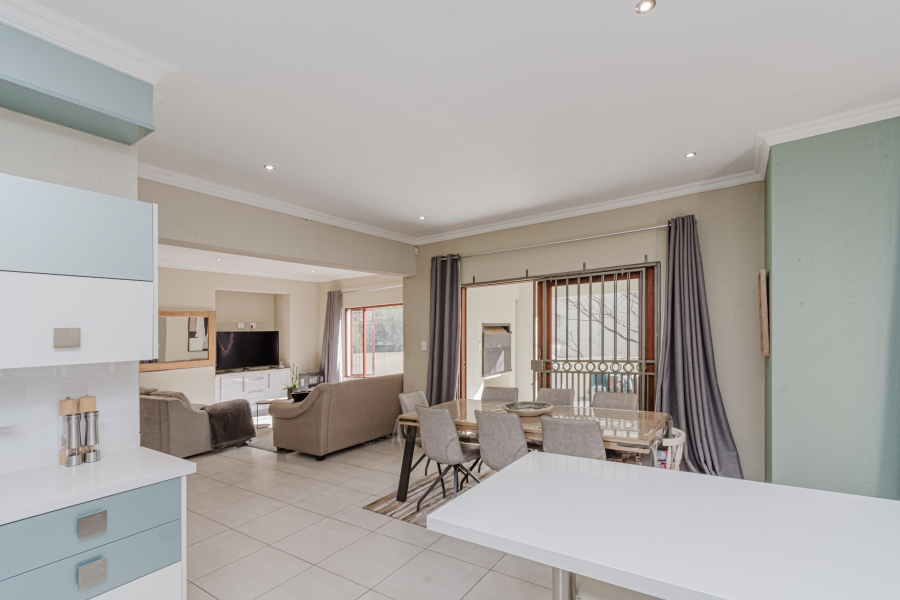 3 Bedroom Property for Sale in Broadacres Gauteng