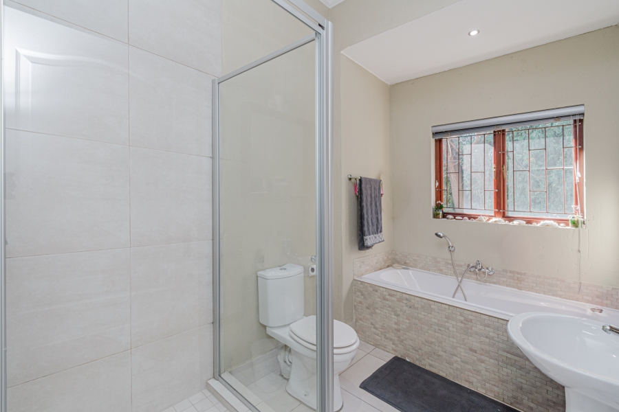 3 Bedroom Property for Sale in Broadacres Gauteng