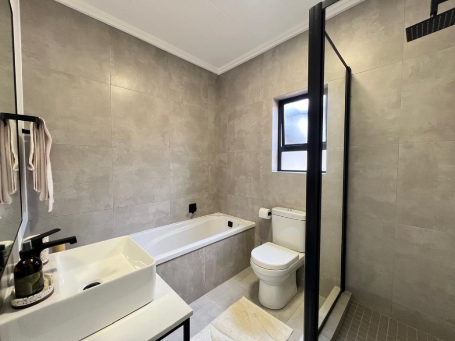 To Let 1 Bedroom Property for Rent in Fourways Gauteng