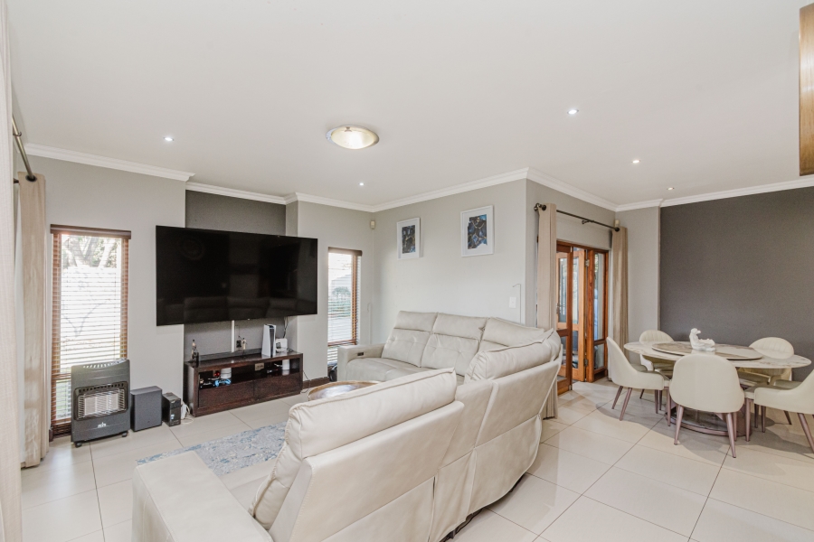 3 Bedroom Property for Sale in Broadacres Gauteng