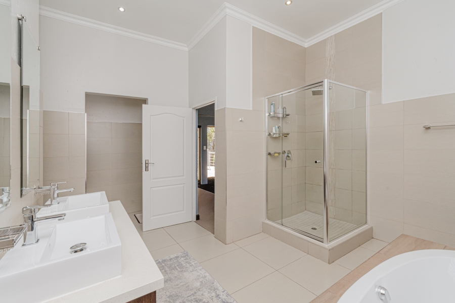 3 Bedroom Property for Sale in Broadacres Gauteng
