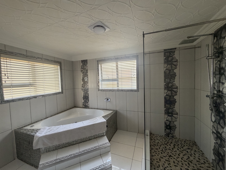 To Let 4 Bedroom Property for Rent in Erasmia Gauteng