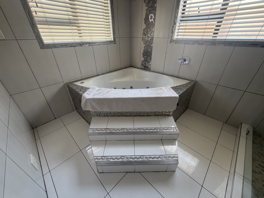 To Let 4 Bedroom Property for Rent in Erasmia Gauteng