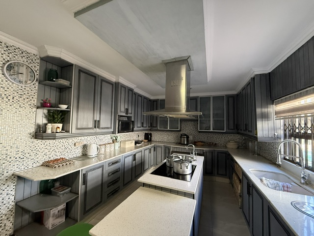 5 Bedroom Property for Sale in Crystal Park Gauteng