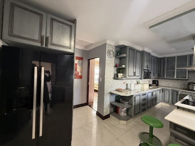 5 Bedroom Property for Sale in Crystal Park Gauteng