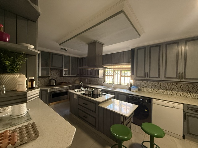 5 Bedroom Property for Sale in Crystal Park Gauteng