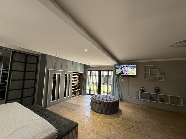 5 Bedroom Property for Sale in Crystal Park Gauteng
