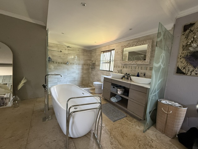 5 Bedroom Property for Sale in Crystal Park Gauteng