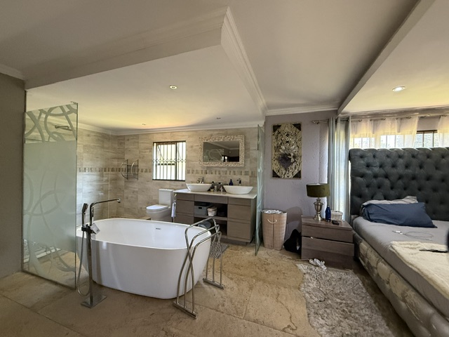 5 Bedroom Property for Sale in Crystal Park Gauteng