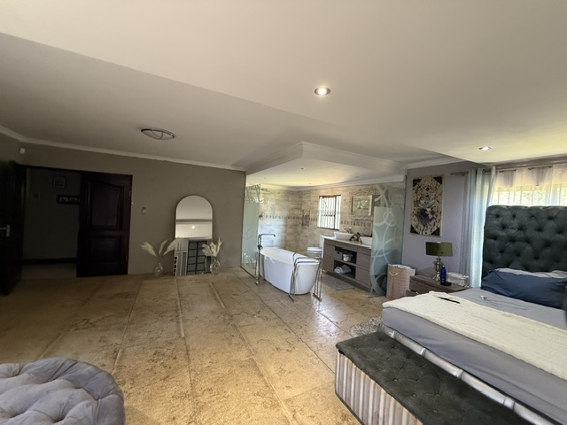 5 Bedroom Property for Sale in Crystal Park Gauteng