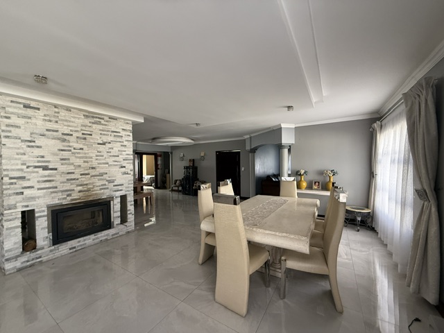 5 Bedroom Property for Sale in Crystal Park Gauteng
