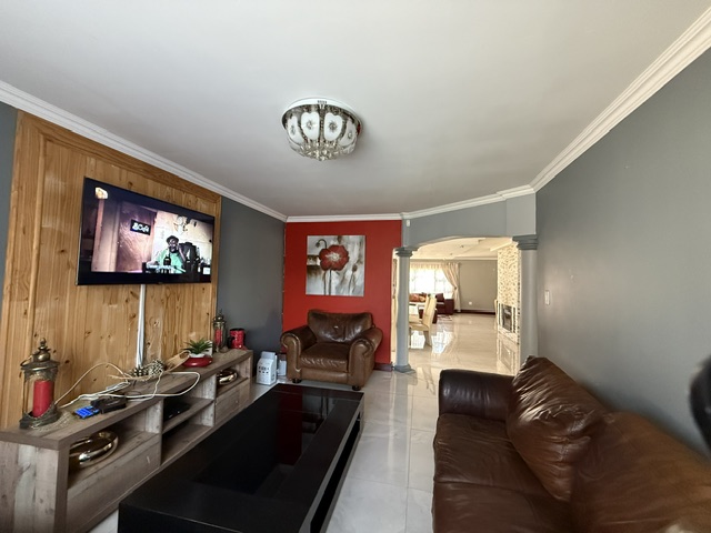 5 Bedroom Property for Sale in Crystal Park Gauteng