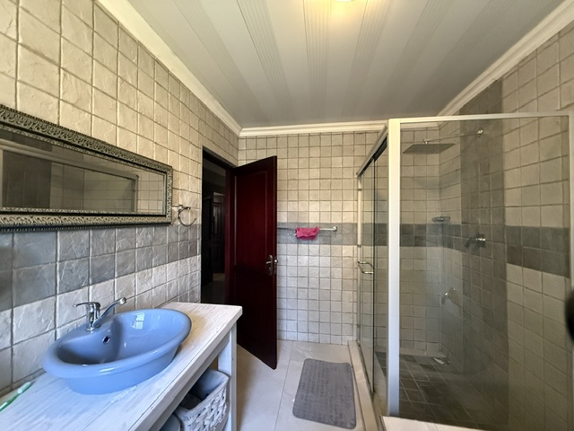 5 Bedroom Property for Sale in Crystal Park Gauteng