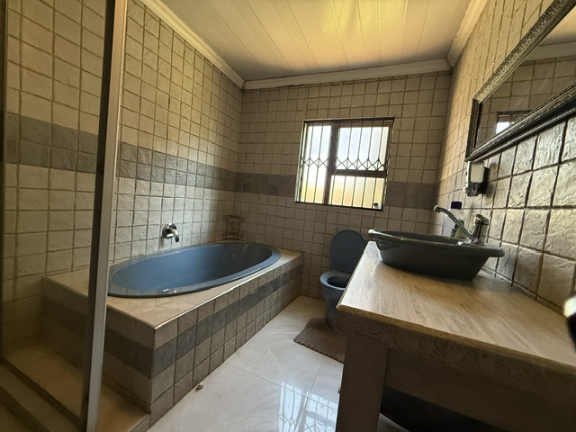 5 Bedroom Property for Sale in Crystal Park Gauteng