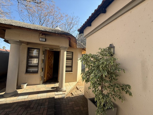 5 Bedroom Property for Sale in Crystal Park Gauteng
