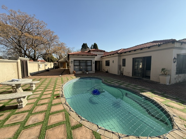 5 Bedroom Property for Sale in Crystal Park Gauteng