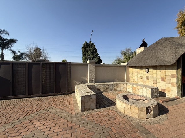 5 Bedroom Property for Sale in Crystal Park Gauteng