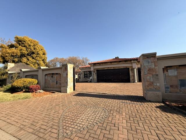 5 Bedroom Property for Sale in Crystal Park Gauteng