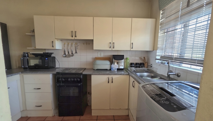 2 Bedroom Property for Sale in Pretoria North Gauteng