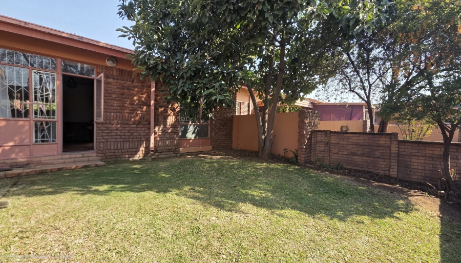 2 Bedroom Property for Sale in Hermanstad Gauteng