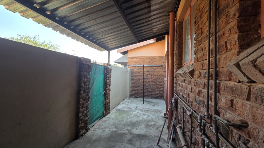 2 Bedroom Property for Sale in Hermanstad Gauteng