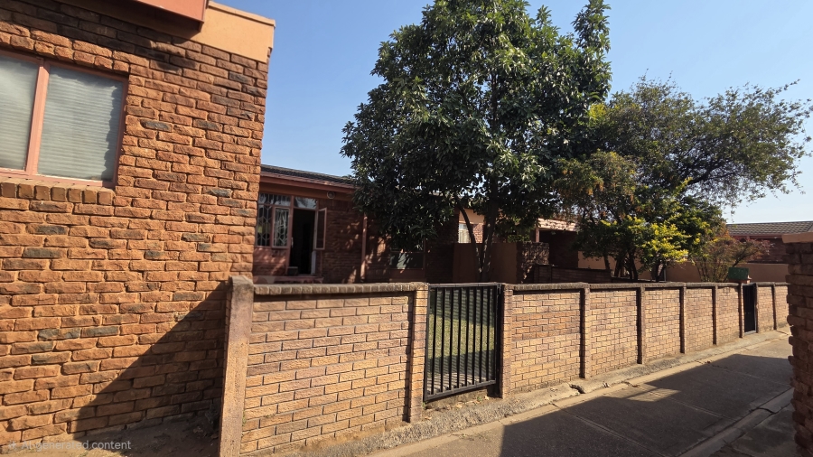 2 Bedroom Property for Sale in Hermanstad Gauteng