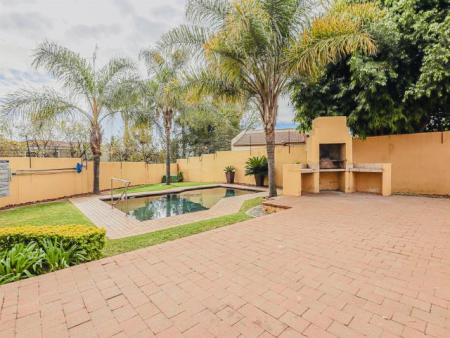 2 Bedroom Property for Sale in Lonehill Gauteng
