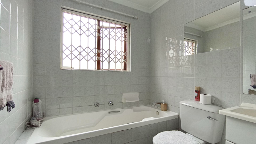 2 Bedroom Property for Sale in Sunninghill Gauteng
