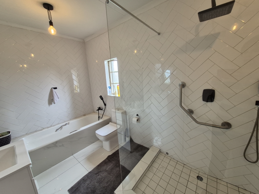 5 Bedroom Property for Sale in Primrose Gauteng