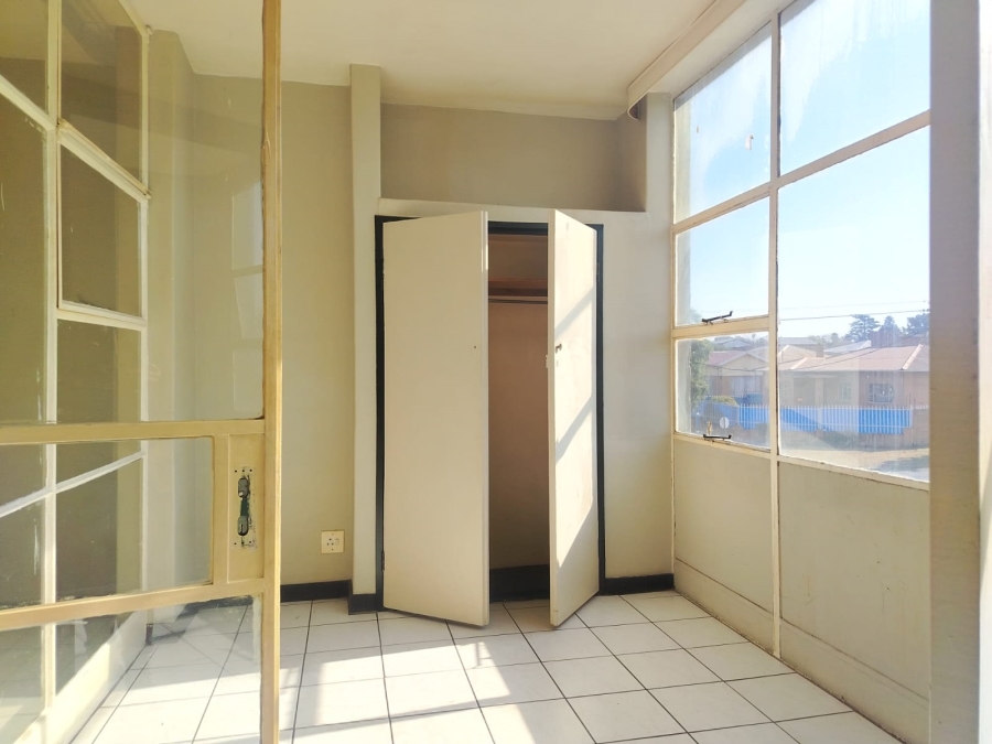 1 Bedroom Property for Sale in Symhurst Gauteng