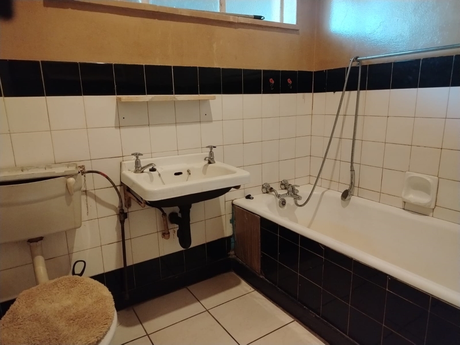 1 Bedroom Property for Sale in Symhurst Gauteng