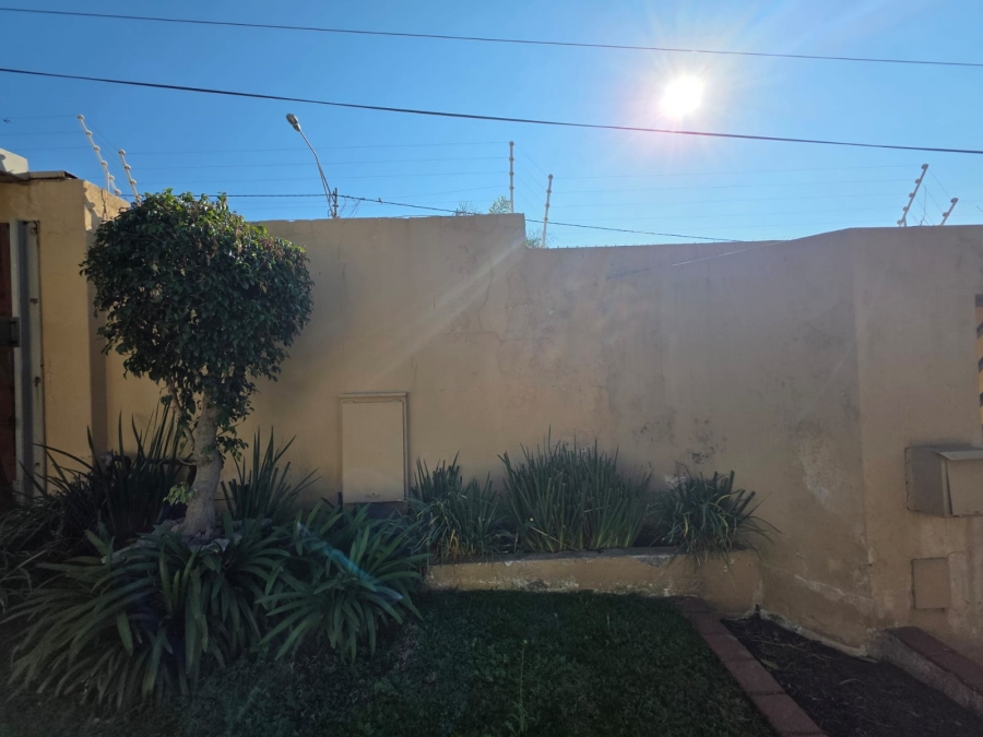 2 Bedroom Property for Sale in Orange Grove Gauteng