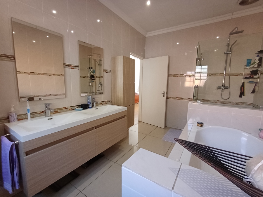 3 Bedroom Property for Sale in Dowerglen Ext 3 Gauteng