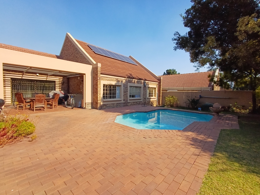 3 Bedroom Property for Sale in Dowerglen Ext 3 Gauteng