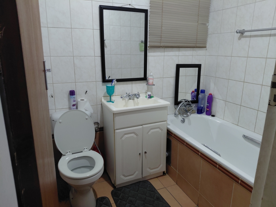 2 Bedroom Property for Sale in Pretoria North Gauteng