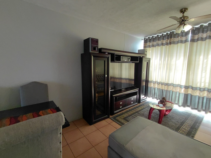 2 Bedroom Property for Sale in Pretoria North Gauteng