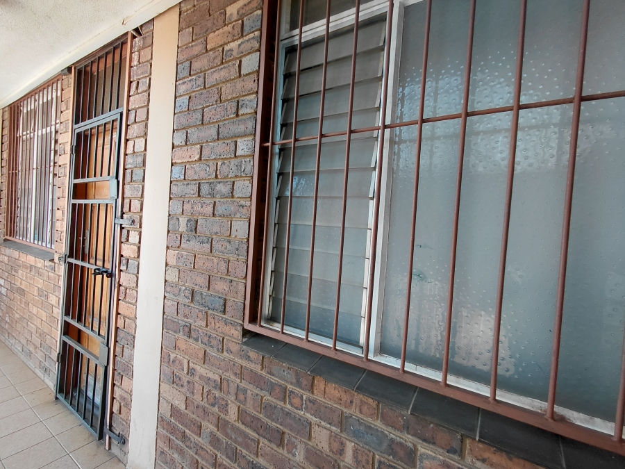 2 Bedroom Property for Sale in Pretoria North Gauteng