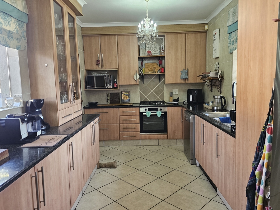 4 Bedroom Property for Sale in Brackenhurst Gauteng
