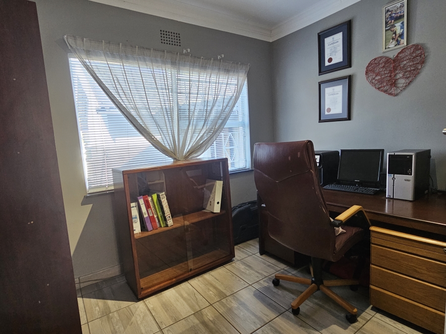 4 Bedroom Property for Sale in Brackenhurst Gauteng