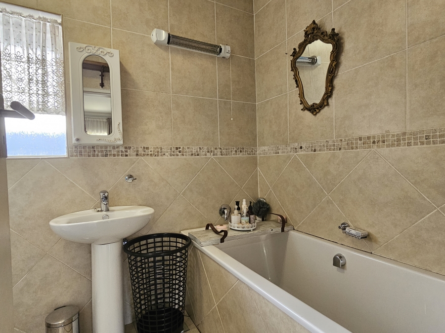 4 Bedroom Property for Sale in Brackenhurst Gauteng