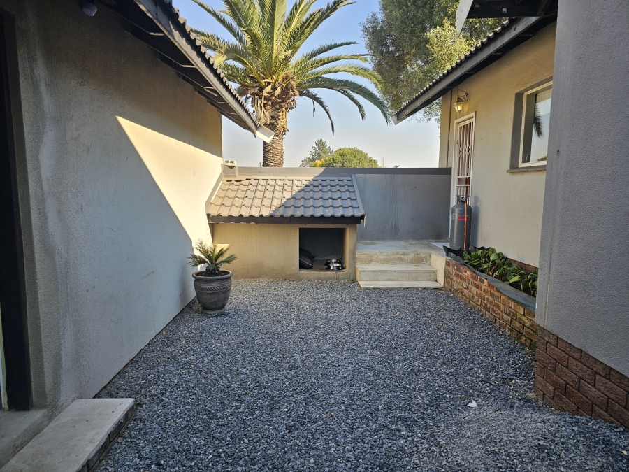 4 Bedroom Property for Sale in Brackenhurst Gauteng
