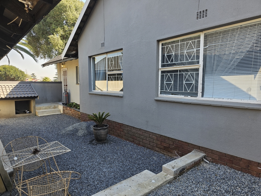 4 Bedroom Property for Sale in Brackenhurst Gauteng