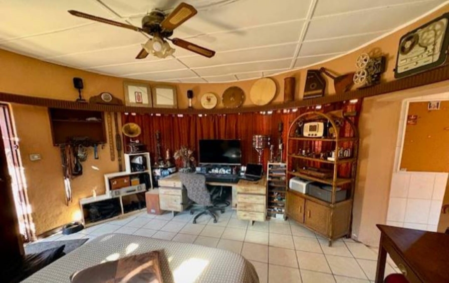 To Let 1 Bedroom Property for Rent in Fontainebleau Gauteng