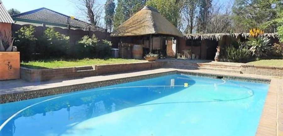 To Let 1 Bedroom Property for Rent in Fontainebleau Gauteng