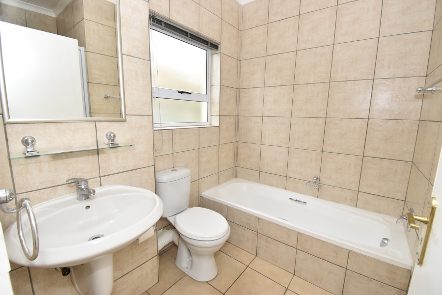 To Let 2 Bedroom Property for Rent in Bryanston Gauteng