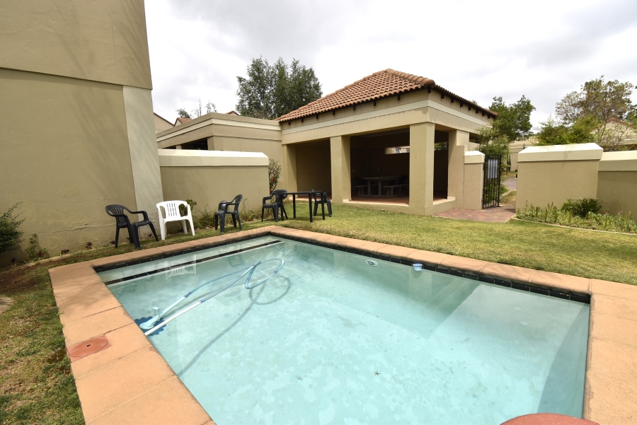 To Let 2 Bedroom Property for Rent in Bryanston Gauteng