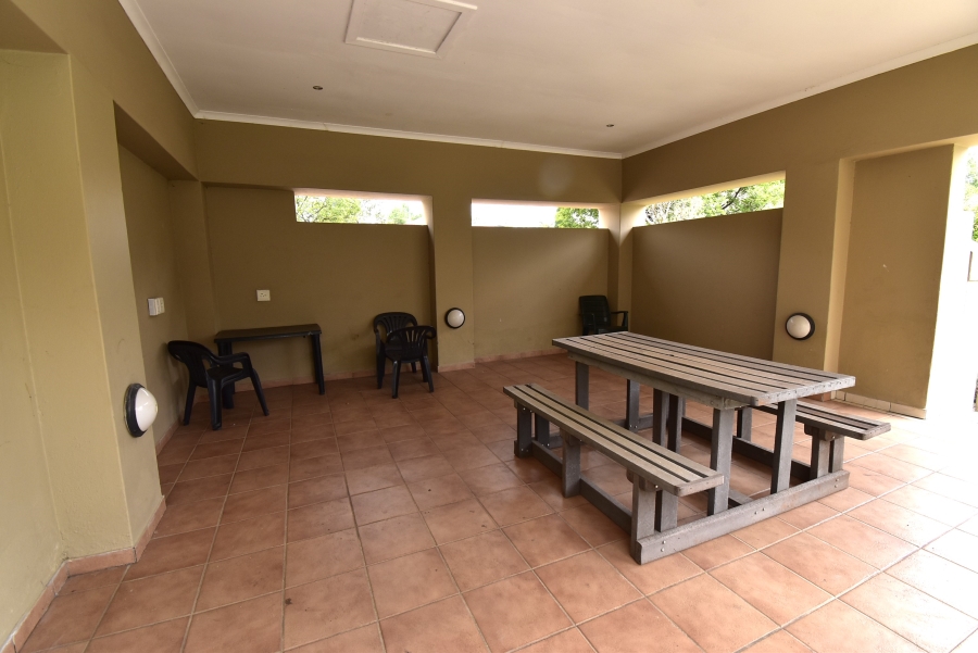 To Let 2 Bedroom Property for Rent in Bryanston Gauteng