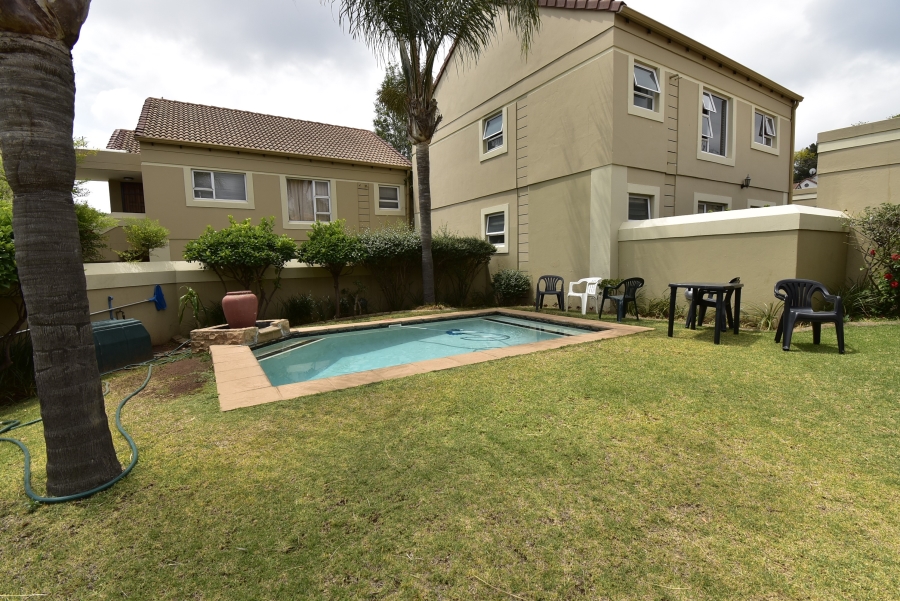To Let 2 Bedroom Property for Rent in Bryanston Gauteng