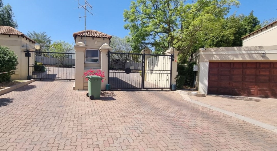 To Let 2 Bedroom Property for Rent in Bryanston Gauteng