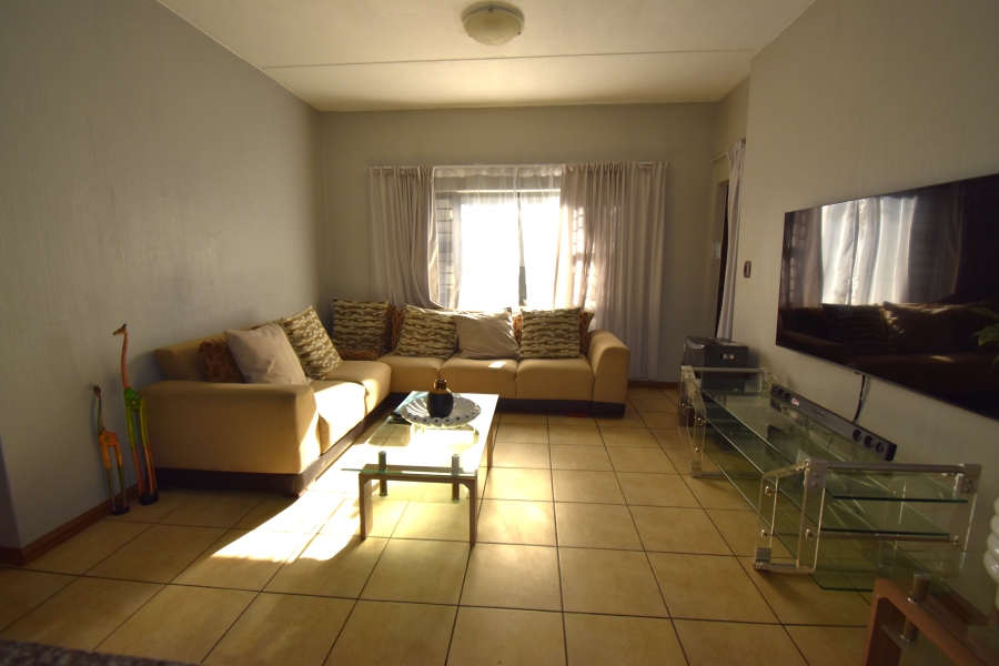 To Let 2 Bedroom Property for Rent in Rosebank Gauteng